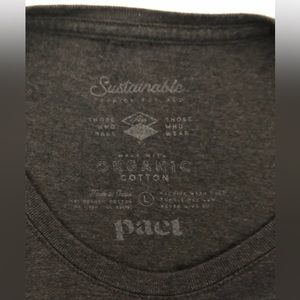 Pact organic dark gray T shirt large crew neck